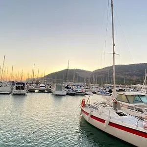 Boat View Hotel en barco Barcelona